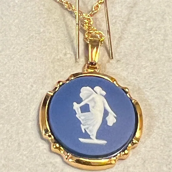 Wedgewood Nexklace - Picture 5 of 11